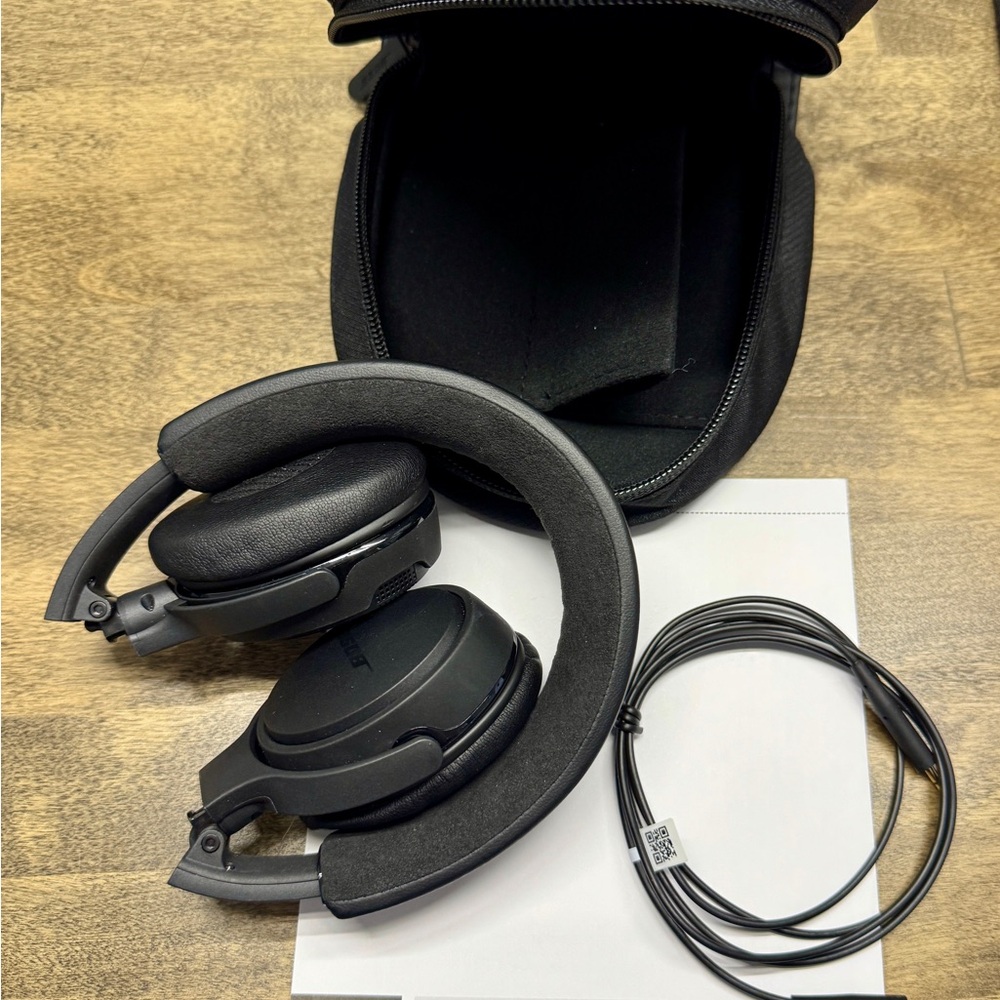 Black Foldable Headphones with Case